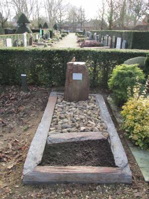 Grafsteen versteend hout Grafsteen versteend hout