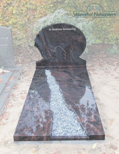 M182 – Grafsteen met rivier